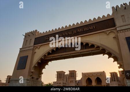 L'entrée principale du souk Madinat Jumeirah, Dubaï, Émirats arabes Unis Banque D'Images