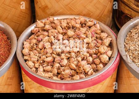 Bourgeons d'épices séchés dans le quartier historique Al Fahidi, Dubaï, Émirats arabes Unis Banque D'Images