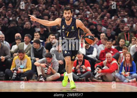 Belgrade, Serbie, 19 décembre 2023. Facundo Campazzo du Real Madrid fait des gestes lors du match de Turkish Airlines Euroleague 2023/2024 entre Crvena Zvezda Meridianbet Belgrade et le Real Madrid au Aleksandar Nikolic Hall à Belgrade, Serbie. 19 décembre 2023. Crédit : Nikola Krstic/Alamy Banque D'Images