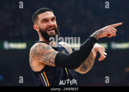 Belgrade, Serbie, 19 décembre 2023. Vincent Poirier du Real Madrid réagit lors du match de Turkish Airlines Euroleague 2023/2024 entre Crvena Zvezda Meridianbet Belgrade et le Real Madrid au Aleksandar Nikolic Hall de Belgrade, Serbie. 19 décembre 2023. Crédit : Nikola Krstic/Alamy Banque D'Images