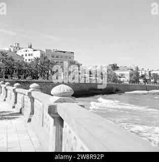 La côte méditerranéenne et l'avenue des Francais dans la ville de Beyrouth ca. 1950-1955 Banque D'Images