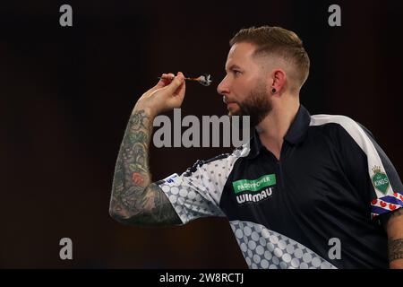 Alexandra Palace, Londres, Royaume-Uni. 21 décembre 2023. 2023/24 PDC Paddy Power World Darts Championships Day 7 Evening session ; Danny Noppert en action lors de son match contre Scott Williams crédit : action plus Sports/Alamy Live News Banque D'Images