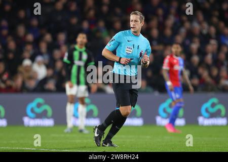 Selhurst Park, Selhurst, Londres, Royaume-Uni. 21 décembre 2023. Premier League football, Crystal Palace contre Brighton et Hove Albion ; arbitre John Brooks crédit : action plus Sports/Alamy Live News Banque D'Images