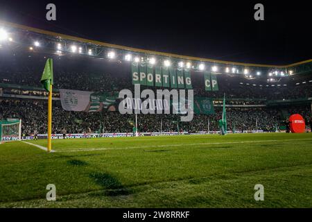 Fans lors du match de Liga Portugal 23/24 entre le Sporting CP et le FC Porto, Estadio Jose Alvalade, Lisbonne, Portugal. (Maciej Rogowski) Banque D'Images