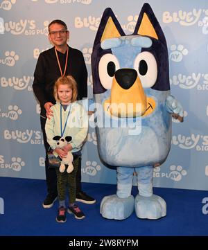 Londres, Royaume-Uni. 21 décembre 2023. Dr Chris van Tulleken assiste au Gala Performance Bluey's Big Play au Royal Festival Hall du Southbank Centre, Londres, Royaume-Uni. Crédit : Voir Li/Picture Capital/Alamy Live News Banque D'Images