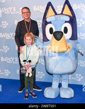 Londres, Royaume-Uni. 21 décembre 2023. Dr Chris van Tulleken assiste au Gala Performance Bluey's Big Play au Royal Festival Hall du Southbank Centre, Londres, Royaume-Uni. Crédit : Voir Li/Picture Capital/Alamy Live News Banque D'Images