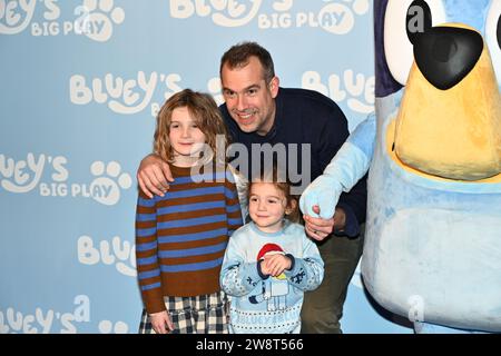 Londres, Royaume-Uni. 21 décembre 2023. Chris van Tulleken assiste au Gala Performance Bluey's Big Play au Royal Festival Hall du Southbank Centre, Londres, Royaume-Uni. Crédit : Voir Li/Picture Capital/Alamy Live News Banque D'Images