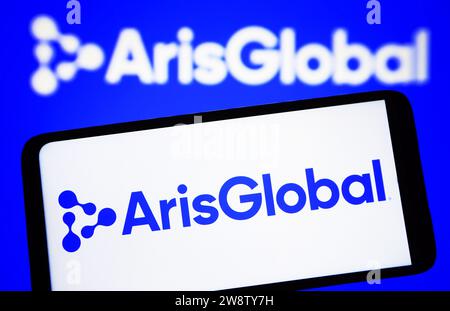 Kiev, Ukraine. 21 décembre 2023. Dans cette illustration photo, le logo ArisGlobal est vu sur un smartphone et sur un écran de pc. Crédit : SOPA Images Limited/Alamy Live News Banque D'Images