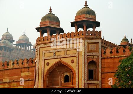 Vue partielle de King's Gate, Fatehpur Sikri, Uttar Pradesh, Inde Banque D'Images