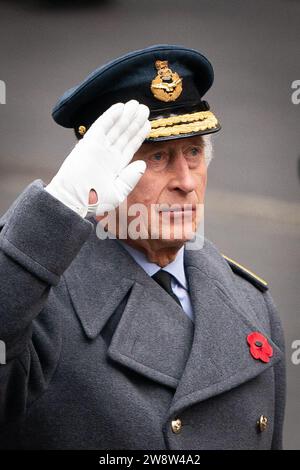 EXAMEN PA DE L'ANNÉE 2023 photo du dossier datée du 12/11/23 - Roi Charles III pendant le service du dimanche du souvenir au cénotaphe de Londres. Date de publication : jeudi 21 décembre 2023. Banque D'Images