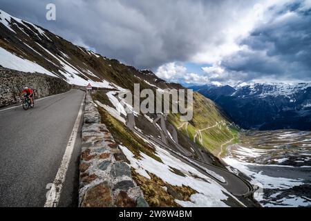Cyclisme sur route au col du Stelvio près de Bormio, Italie Banque D'Images