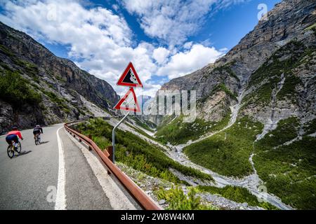Cyclisme sur route au col du Stelvio près de Bormio, Italie Banque D'Images