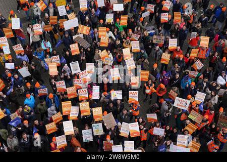 EXAMEN par l'Autorité palestinienne DE L'année 2023 photo du dossier datée du 14/04/23 - les médecins débutants du NHS prennent part à une marche et à un rassemblement dans le centre de Birmingham, le dernier jour de la marche de 96 heures de la British Medical Association dans un différend sur le salaire. Date de publication : jeudi 21 décembre 2023. Banque D'Images