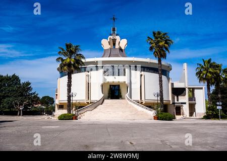 Façade de l'église de Sainte Marie des Grâces, Parrocchia Santuario Madonna delle Grazie. Banque D'Images