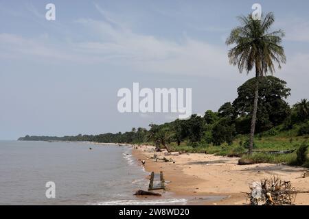 Vues générales de la vie de plage à Lungi-Town, Freetown, Sierra Leone, Afrique. Banque D'Images