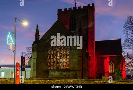 Cathédrale St Asaph, pays de Galles du Nord au crépuscule en décembre 2023. Banque D'Images