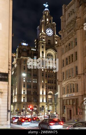 Le Royal Liver Building, Liverpool vu de Water St, en novembre 2023. Ouvert en 1912 et classé Grade 1. Banque D'Images