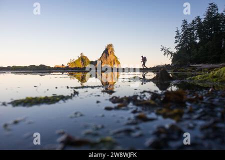 Reflet d'une randonnée lointaine pour routards Pacific Northwest Trail Banque D'Images