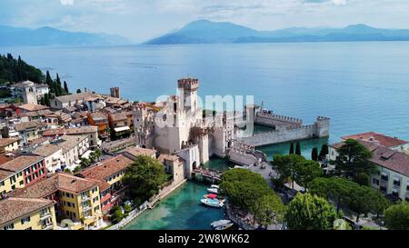 Drone photo Château Scaliger Sirmione Italie europe Banque D'Images