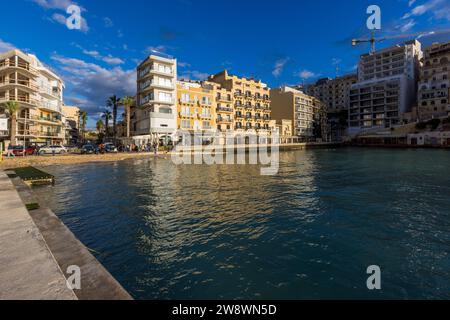 Le port de Xlendi est situé dans une baie naturelle. Xlendi, Gozo, Malte Banque D'Images