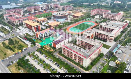 Pékin, Chine. 3 septembre 2023. Cette photo aérienne prise le 3 septembre 2023 montre des écoles du village de Houbaligou, dans la province du Shandong, dans l'est de la Chine. Crédit : Zhang Meng/Xinhua/Alamy Live News Banque D'Images