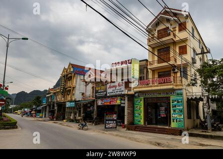 Rues de la ville de Phong Nha Ke Bang au Vietnam Banque D'Images