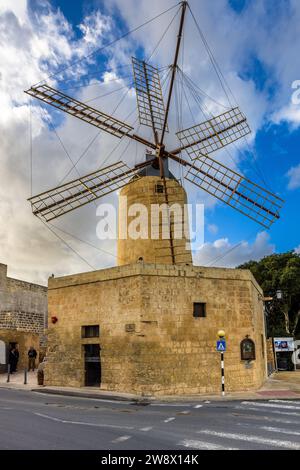 La mécanique du moulin à vent de Xewkija sur l'île de Gozo a été fraîchement réparée et est entièrement fonctionnelle. Xewkija, Gozo, Malte Banque D'Images