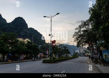 Rues de la ville de Phong Nha Ke Bang au Vietnam Banque D'Images