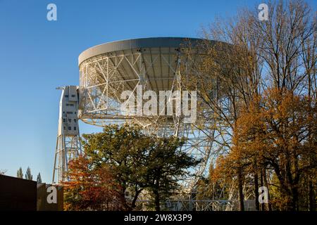 Royaume-Uni, Angleterre, Cheshire, Goostrey, Université de Manchester,Jodrell Bank, en automne Banque D'Images