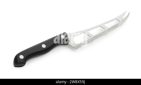 Couper le fromage à pâte molle avec un couteau à fromage spécialisé en acier inoxydable. Sa lame, ornée de trous, crée des tranches de fromage parfaites. Cuisine indispensable Banque D'Images