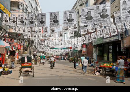 Dhaka, Bangladesh - 22 décembre 2023 : affiche de campagne électorale nationale au Bangladesh accrochée dans la rue à Rampura à Dhaka. Banque D'Images