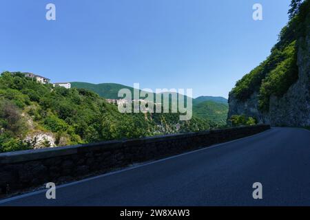 Paysage de montagne de Matese, province de Caserte, Campanie, Italie, en été Banque D'Images