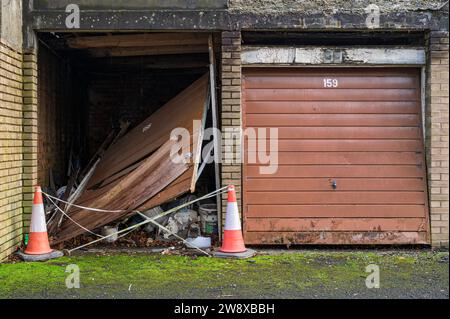 Serrure de porte de garage cassée vers le haut Banque D'Images