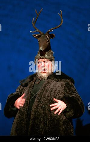 Bryn Terfel (Sir John Falstaff) dans FALSTAFF au Royal Opera, Covent Garden, Londres WC2 06/12/1999 musique : Giuseppe Verdi livret : Arrigo Boito chef d'orchestre : Bernard Haitink conception : Paul Brown éclairage : Thomas Webster réalisateur : Graham Vick Banque D'Images