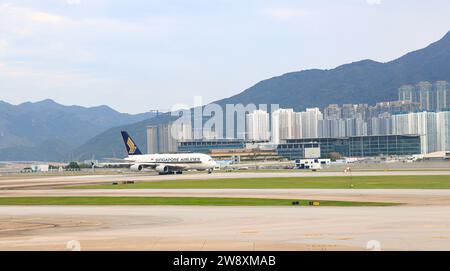 Singapore Airline Airbus A380-800 on exploité à l'aéroport international de Hong Kong, Hong Kong. Banque D'Images