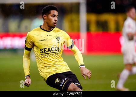 Venlo, pays-Bas. 22 décembre 2023. VENLO, PAYS-BAS - DÉCEMBRE 22 : Dylan Timber de VVV-Venlo regarde lors du match néerlandais Keuken Kampioen Divisie entre VVV-Venlo et SC Telstar au Covebo Stadion - de Koel le 22 décembre 2023 à Venlo, pays-Bas. (Photo Broer van den Boom/Orange Pictures) crédit : Orange pics BV/Alamy Live News Banque D'Images