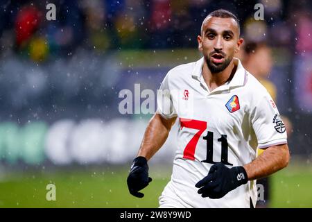 Venlo, pays-Bas. 22 décembre 2023. VENLO, PAYS-BAS - DÉCEMBRE 22 : Michalis Kosidis de VVV-Venlo court avec le ballon lors du match néerlandais Keuken Kampioen Divisie entre VVV-Venlo et SC Telstar au Covebo Stadion - de Koel le 22 décembre 2023 à Venlo, pays-Bas. (Photo Broer van den Boom/Orange Pictures) crédit : Orange pics BV/Alamy Live News Banque D'Images