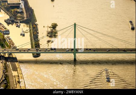 Vue aérienne, inondation sur le Rhin et Severinsbrücke en couleurs sépia, circulation routière et navigation intérieure, Deutz, Cologne, Rhénanie, Rhénanie du Nord-Ouest Banque D'Images