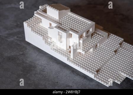 le modèle de maison moderne fait de blocs représente la structure de la maison moderne comme projet étudiant en architecture Banque D'Images