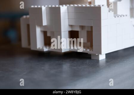 le modèle de maison moderne fait de blocs représente la structure de la maison moderne comme projet étudiant en architecture Banque D'Images