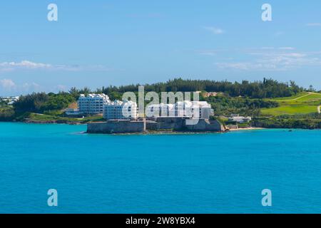 Fort St. Catherine vue aérienne, vue de la mer. Le fort est près de St. George's Town aux Bermudes et est un site du patrimoine mondial depuis 2000. Banque D'Images