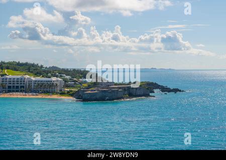 Fort St. Catherine vue aérienne, vue de la mer. Le fort est près de St. George's Town aux Bermudes et est un site du patrimoine mondial depuis 2000. Banque D'Images