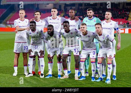 Monza, Italie. 22 décembre 2023. ACF Fiorentina s'aligne lors du championnat italien Serie A match de football entre AC Monza et ACF Fiorentina le 22 décembre 2023 au stade U-Power de Monza, Italie - photo Morgese-Rossini/DPPI crédit : DPPI Media/Alamy Live News Banque D'Images