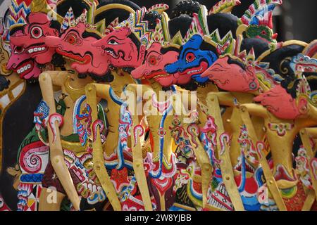 Spectacle de marionnettes d'ombre (wayang krucil). Wayang krucil est un wayang originaire de Kediri, Java oriental Banque D'Images