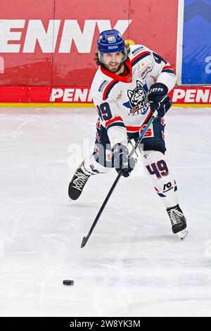 Eishockey - DEL 2 : Krefeld Pinguine vs Kassel Huskies am 22.12.2023 in der Yayla-Arena in Krefeld Kassels Steven Seigo (Nr.49) Foto : osnapix Banque D'Images