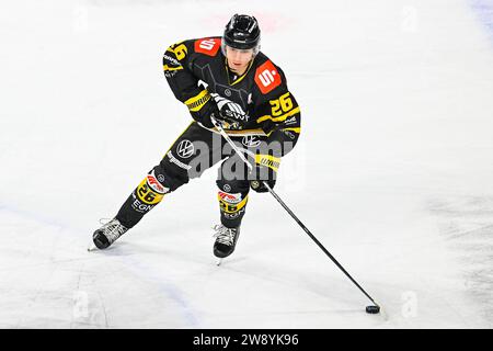 Eishockey - DEL 2 : Krefeld Pinguine vs Kassel Huskies am 22.12.2023 in der Yayla-Arena in Krefeld Krefelds Lukas Wagner (Nr.26) Foto : osnapix Banque D'Images