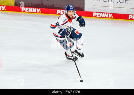 Eishockey - DEL 2 : Krefeld Pinguine vs Kassel Huskies am 22.12.2023 in der Yayla-Arena in Krefeld Kassels Andrew Bodnarchuck (Nr.47) photo : osnapix Banque D'Images