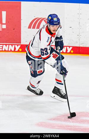 Eishockey - DEL 2 : Krefeld Pinguine vs Kassel Huskies am 22.12.2023 in der Yayla-Arena in Krefeld Kassels Max Faber (Nr.63) Foto : osnapix Banque D'Images