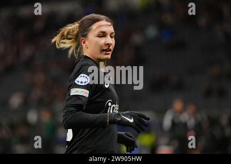 Francfort, Allemagne. 21 décembre 2023. Francfort, Allemagne, le 21 décembre 2023 : Barbara Dunst ( 28 Francfort ) lors du match de football de l'UEFA Womens Champions League entre l'Eintracht Frankfurt et Benfica Lissabon au Deutsche Bank Park à Francfort, en Allemagne. (Julia Kneissl/SPP) crédit : SPP Sport Press photo. /Alamy Live News Banque D'Images