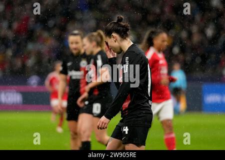 Francfort, Allemagne. 21 décembre 2023. Francfort, Allemagne, le 21 décembre 2023 : Geraldine Reuteler ( 14 Francfort ) lors du match de football UEFA Womens Champions League entre Eintracht Frankfurt et Benfica Lissabon au Deutsche Bank Park à Francfort, en Allemagne. (Julia Kneissl/SPP) crédit : SPP Sport Press photo. /Alamy Live News Banque D'Images